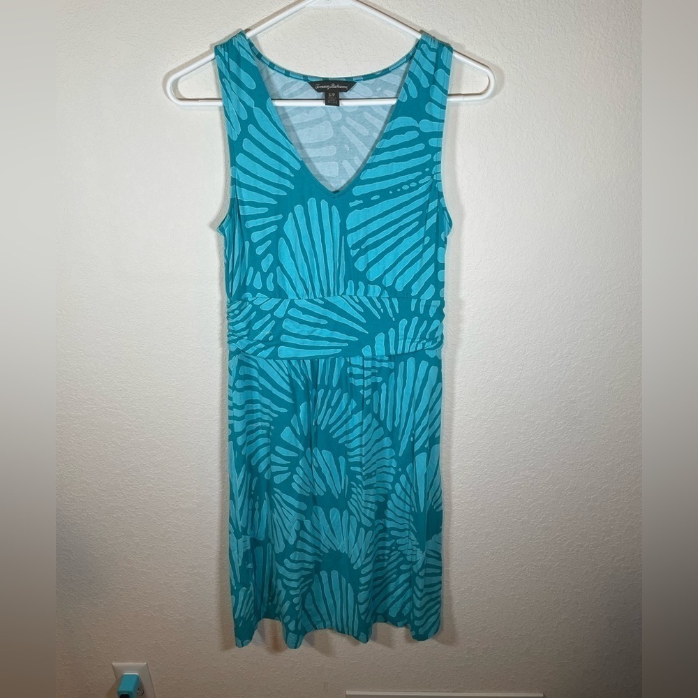 Tommy Bahama V-Neck Sleeveless Shell Print Turquoise Dress - Picture 2 of 6